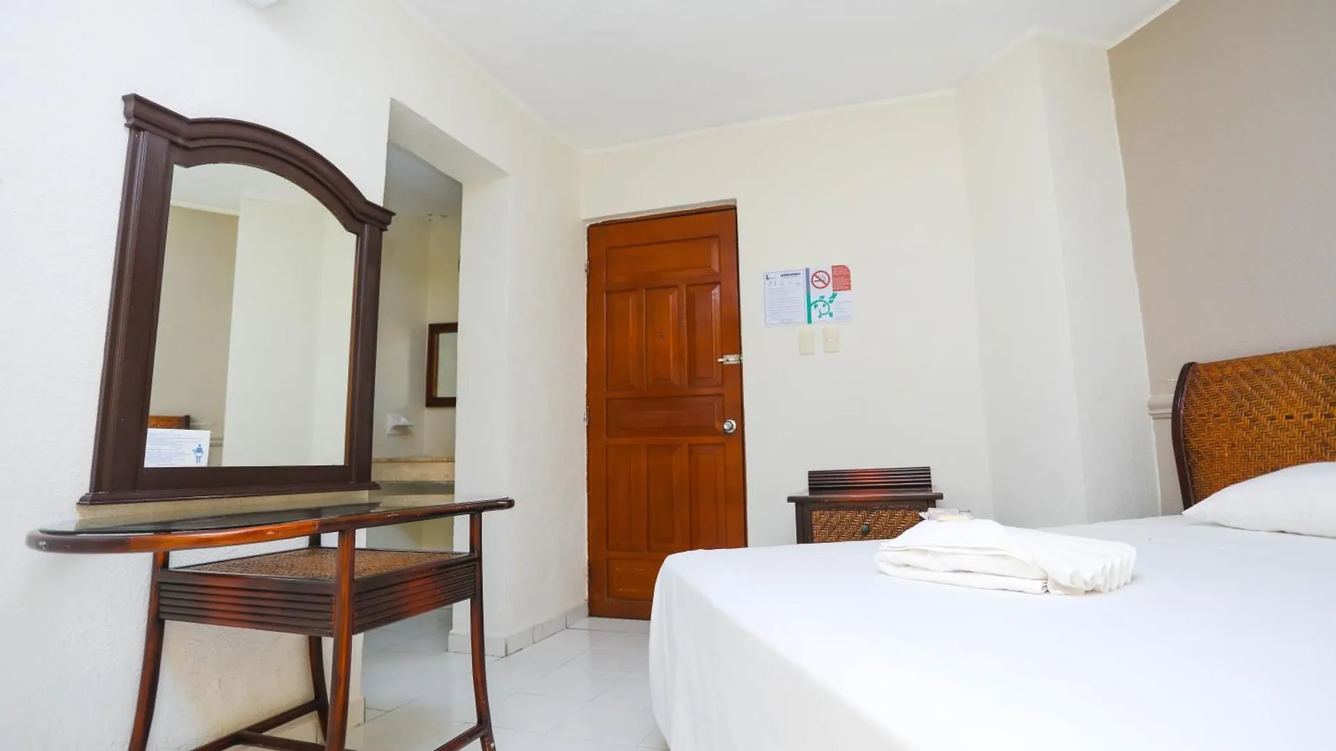 Hotel Parador Cancun 3*,